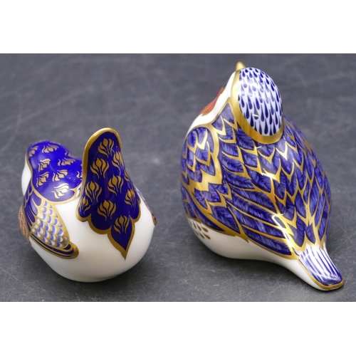 168 - 2 Royal Crown Derby Imari pattern paperweights in the form of birds, tallest 7cm high (2)