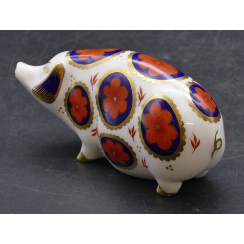 169 - A Royal Crown Derby Imari pattered figure of a pig, 13xm long