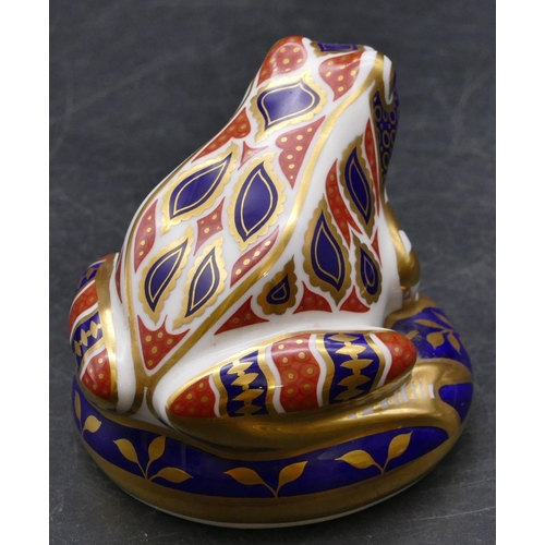 174 - A Royal Crown Derby Imari patterned paperweight in the form of frog, 8cm high