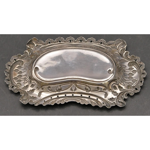 258 - A Birmingham silver scallop shaped pin dish with embossed floral and leaf decoration, 12.5cm wide, 0... 