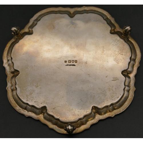 272 - E & E Emanuel, London silver round scallop shaped card tray with engraved decoration, presentation i... 