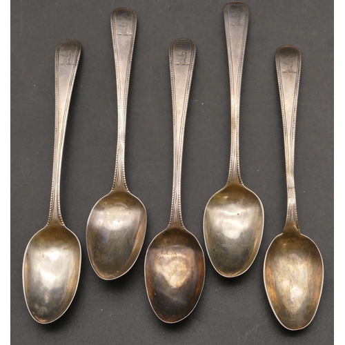 276 - A set of 5 George III silver teaspoons with crest motifs, London 1783 (most marks rubbed), 2.2oz