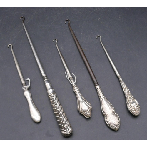 334 - 5 various silver handled button hooks. (5)