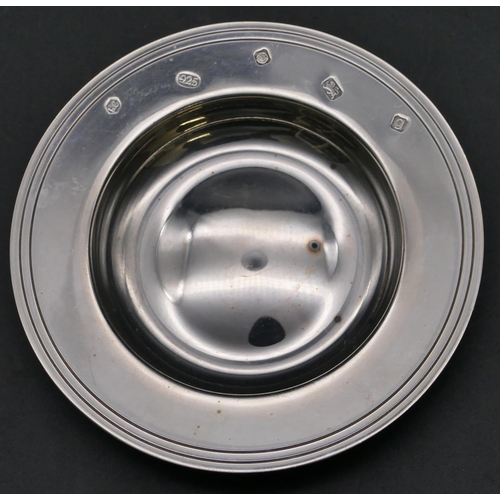 341 - A modern London 'Carrs' plain silver round dish, 10cm diameter, 1.7oz.