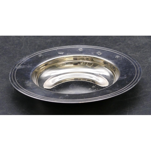 341 - A modern London 'Carrs' plain silver round dish, 10cm diameter, 1.7oz.