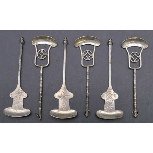 347 - 6 Oriental silver-coloured metal spoons, 1oz.