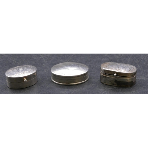 351 - 3 oval oblong silver pill boxes with hinged lids, 0.6oz. (3)