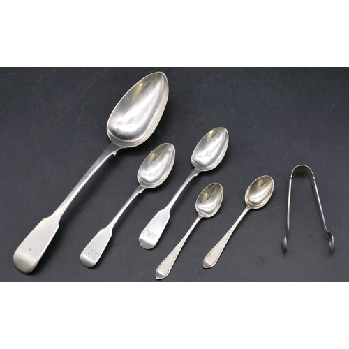 352 - A George III silver tablespoon, 4 odd silver teaspoons and a pair of small silver sugar tongs, 4.6oz... 