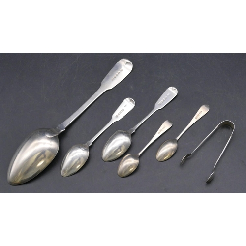 352 - A George III silver tablespoon, 4 odd silver teaspoons and a pair of small silver sugar tongs, 4.6oz... 