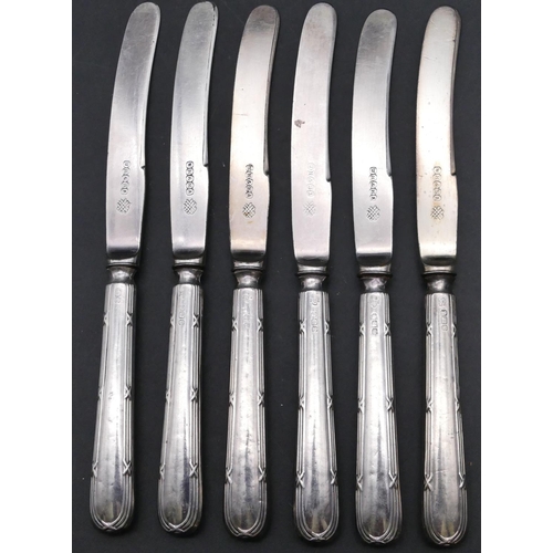 369 - A set of 6 silver handled butter knives