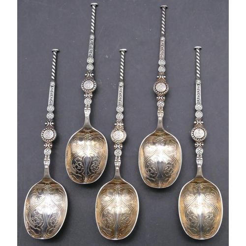 371 - A set of 5 Birmingham silver spoons with shaped handles with embossed bowls, 1.6oz