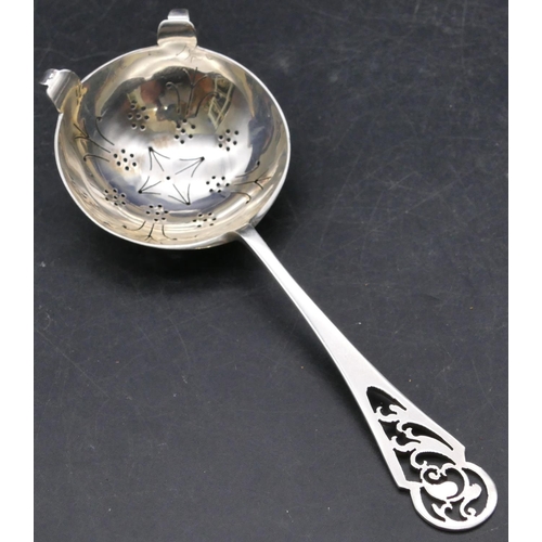 373 - A Sheffield silver tea strainer with pierced handle, 1.4oz