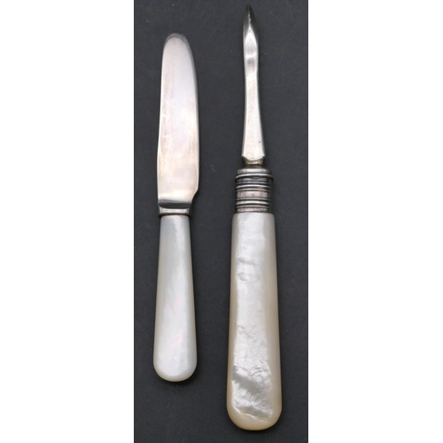 379 - A modern London silver and Mother of Pearl handled butter knife, a Mother of Pearl and silver pick (... 