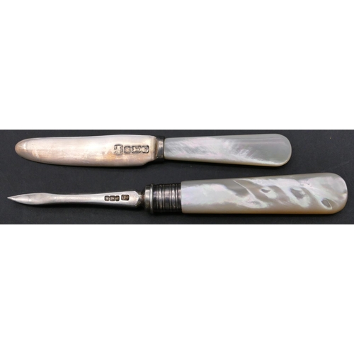 379 - A modern London silver and Mother of Pearl handled butter knife, a Mother of Pearl and silver pick (... 