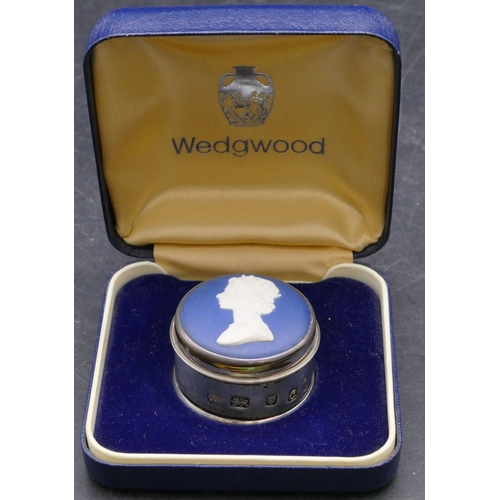 385 - A Modern Limited Edition London silver and Wedgwood Jasperware pill box 