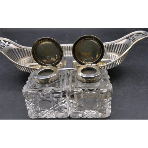 402 - An Edward VII silver boat shaped 2-handled inkstand mounted with 2 square cut glass inkwells with si... 