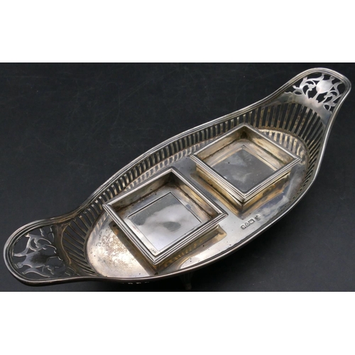 402 - An Edward VII silver boat shaped 2-handled inkstand mounted with 2 square cut glass inkwells with si... 