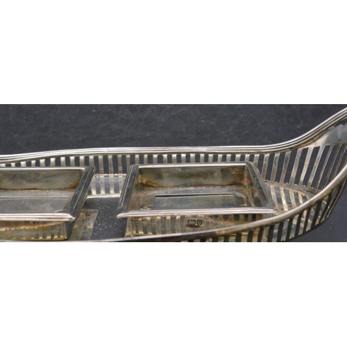 402 - An Edward VII silver boat shaped 2-handled inkstand mounted with 2 square cut glass inkwells with si... 