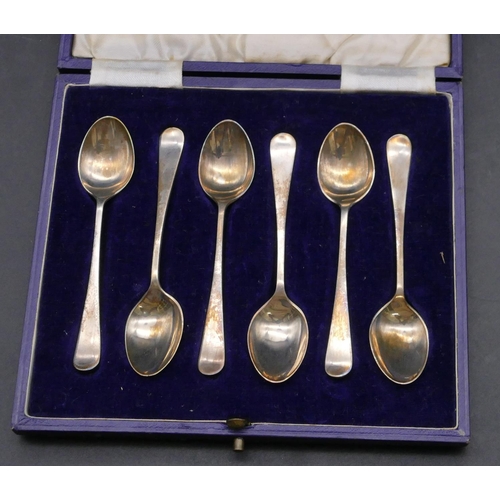 447 - A set of 6 Sheffield silver teaspoons, maker's mark JD&S in fitted blue leather case, 1.5oz