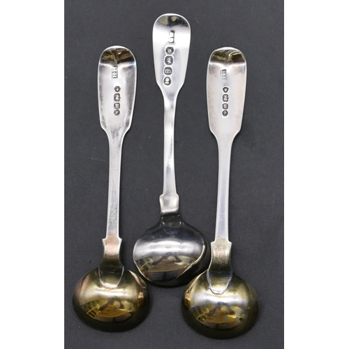 452 - A pair of Victorian silver salt spoons with gilt bowls, London 1852, maker's mark H.H and a similar ... 