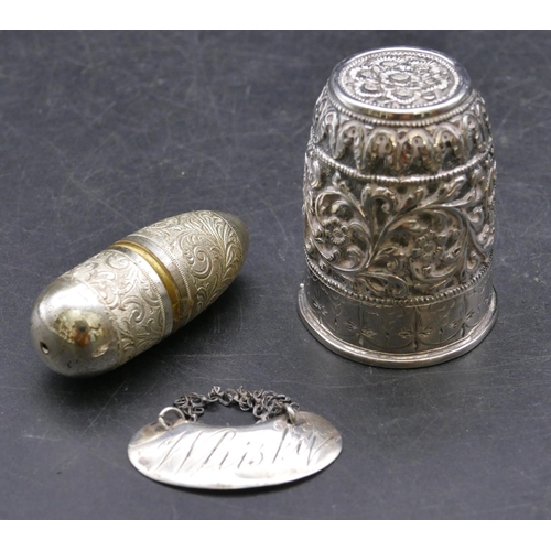 462 - An Edward VII small silver Whisky label with chain, a small thimble shaped shot glass with embossed ... 