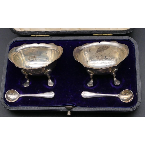 466 - A pair of Edward VII oval silver salts with crinkled rims on splayed feet (no liners) and a pair of ... 