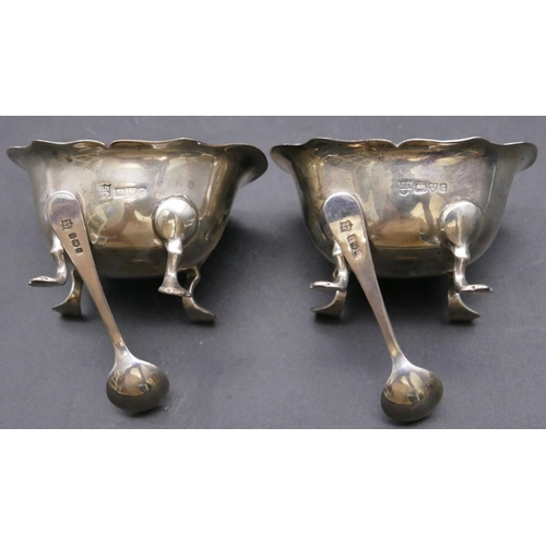 466 - A pair of Edward VII oval silver salts with crinkled rims on splayed feet (no liners) and a pair of ... 