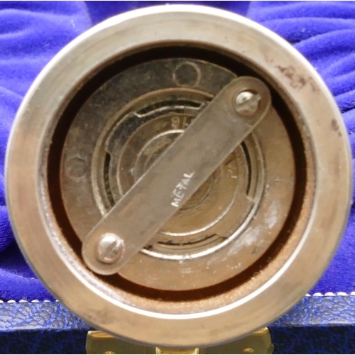 467 - A modern London silver grinder, 1987, maker David Shaw in fitted blue leather case, 11cm high