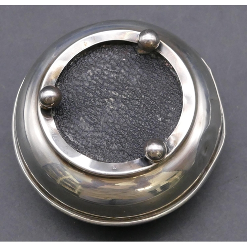 468 - A George V round bulbous silver trinket box with hinged lid enclosing velvet interior on 3 ball feet... 