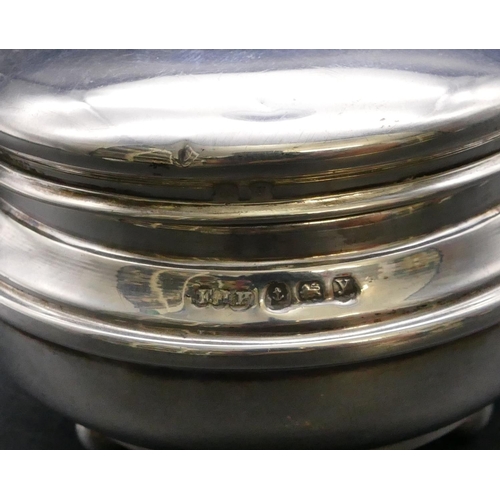 468 - A George V round bulbous silver trinket box with hinged lid enclosing velvet interior on 3 ball feet... 