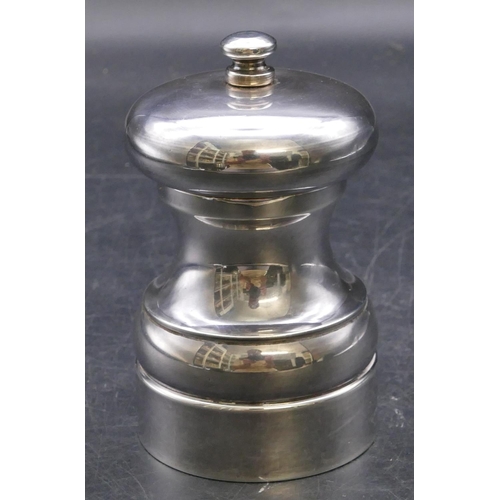 474 - A modern silver round bulbous shaped pepper grinder, London 1990, maker's mark HBs & H, 10.5cm high,... 