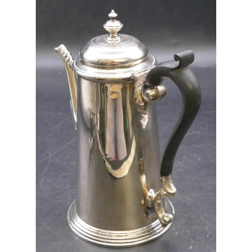 480 - A late Victorian silver coffee pot with ebonised scroll handle, Sheffield 1900, maker's mark RN/EH, ... 