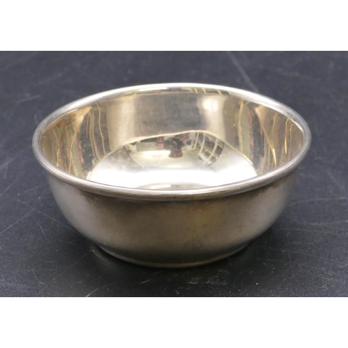 488 - A Sheffield silver plain small round bowl, 6.8cm diameter, 1.7oz