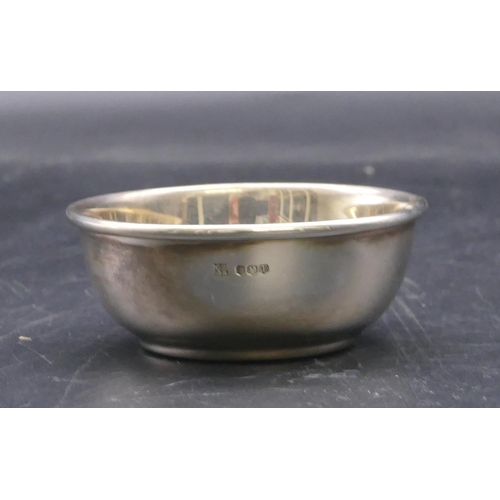 488 - A Sheffield silver plain small round bowl, 6.8cm diameter, 1.7oz