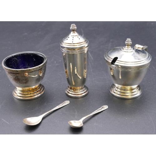 498 - A 3-piece modern London silver condiment set, mustard pot with blue glass liner, salt with blue glas... 