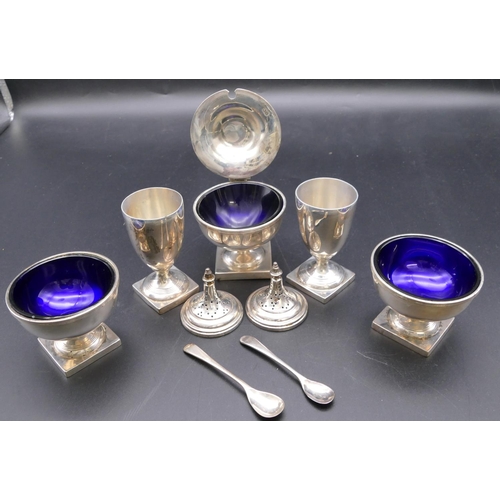 502 - A George V 5-piece condiment set, mustard pot with blue glass liner, a pair of salts with blue glass... 