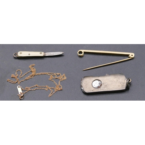 722 - A 14ct gold thin chain, a 9ct gold bar brooch and a small broken brooch mounted with 3 small diamond... 