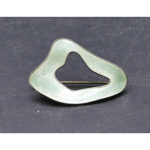 723 - A Norwegian Balle 925 sterling silver scallop shaped brooch with pale green enamel decoration, 4.2cm... 