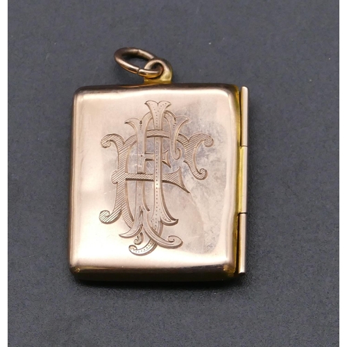 729 - A 9ct gold pendant in the form of an envelope, 3.8 grams (with engraved monogram)