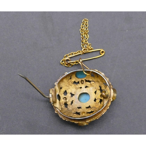 730 - An oval gold brooch mounted with 5 turquoise stones and later steel pin, 5.9 grams gross