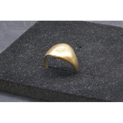 732 - A high carat gold signet ring with part engraved crest, size M/N, 7.2 grams