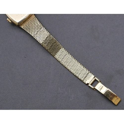 735 - A 9ct gold Favere-Leuba, Geneva Ladies' square wristwatch with matching strap bracelet, weighable go... 