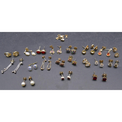 742 - A pair of 9ct gold heart shaped drop earrings and 18 various pairs of 9ct gold earrings