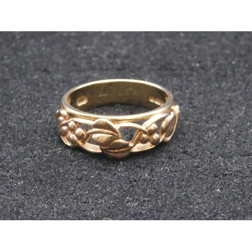 745 - A 9ct gold ladies' ring with embossed, pierced floral and leaf decoration, size O/P, 4.2 grams