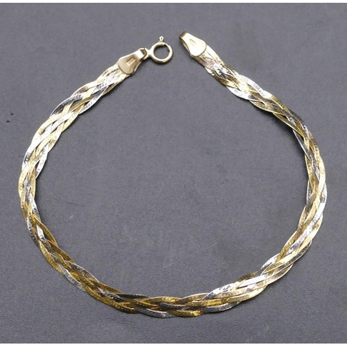 750 - A 9ct 2-coloured gold twist flat bracelet, 17cm long, 2.1 grams