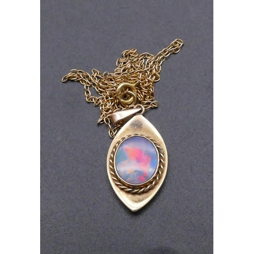 752 - A 9ct gold drop pendant set with opal, with chain, 3.4 grams gross