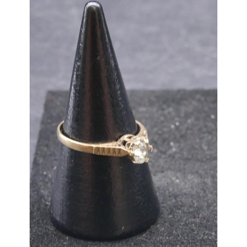 769 - A 9ct gold ladies solitaire ring set with clear stone (stone loose from ring), 1.4 grams gross