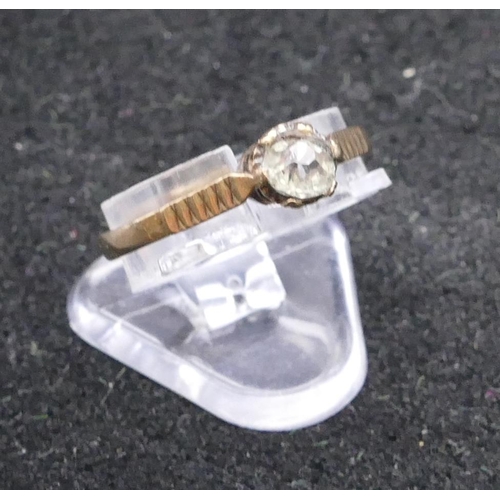 769 - A 9ct gold ladies solitaire ring set with clear stone (stone loose from ring), 1.4 grams gross