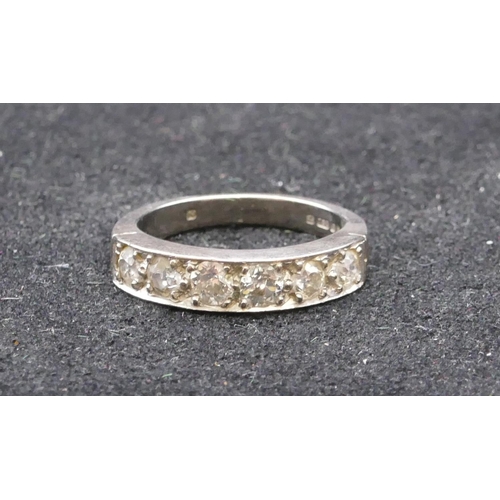 771 - An 18ct white gold ladies' half eternity ring set with 6 diamonds, centre diamond approx. 0.20 ct, s... 