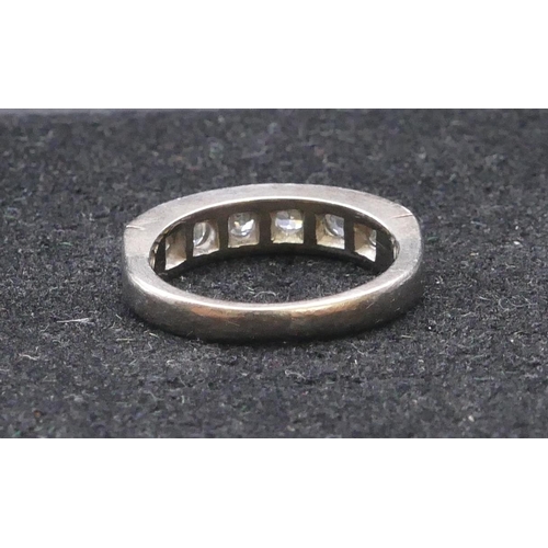 771 - An 18ct white gold ladies' half eternity ring set with 6 diamonds, centre diamond approx. 0.20 ct, s... 